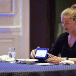 Emma Meesseman découvre sa bague de championne