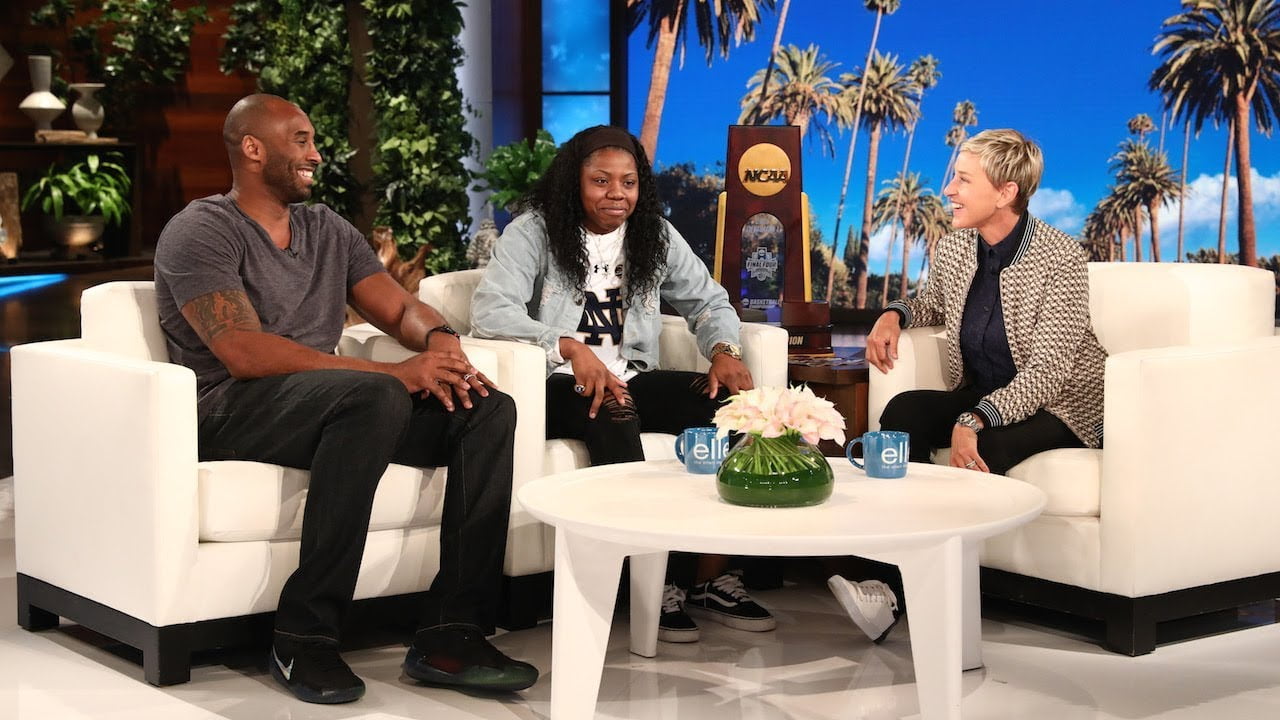 Kobe Bryant et Arike Ogunbowale sur le plateau d'Ellen DeGeneres