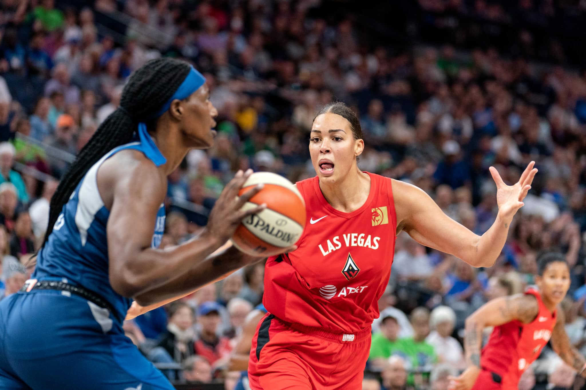 Liz Cambage et Sylvia Fowles